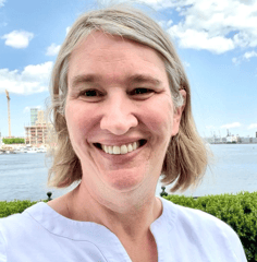 Lindsey Young Headshot