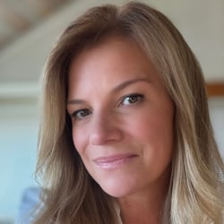 Amy DeTolla Headshot